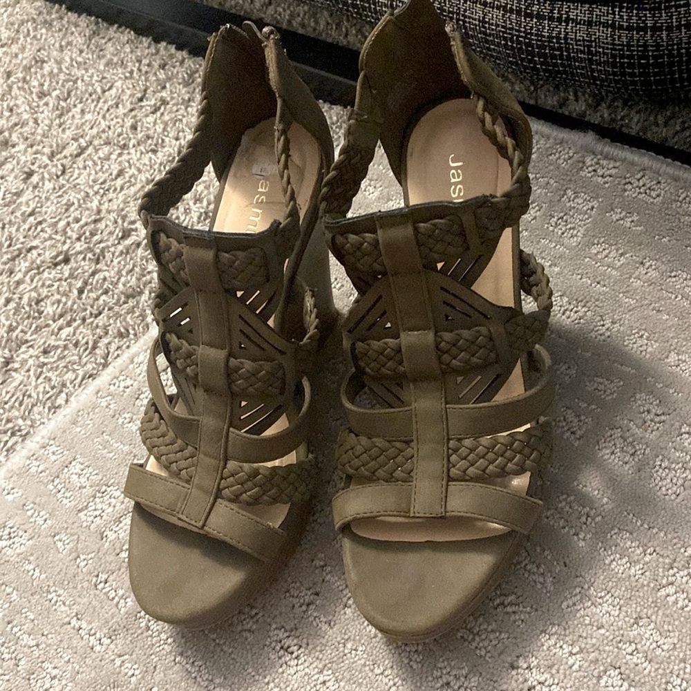 Wedge heels